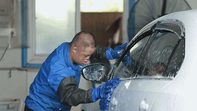 喜憨儿洗车.gif